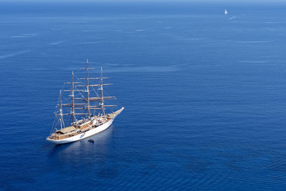 Crucero navegando en alta mar durante una vuelta al mundo